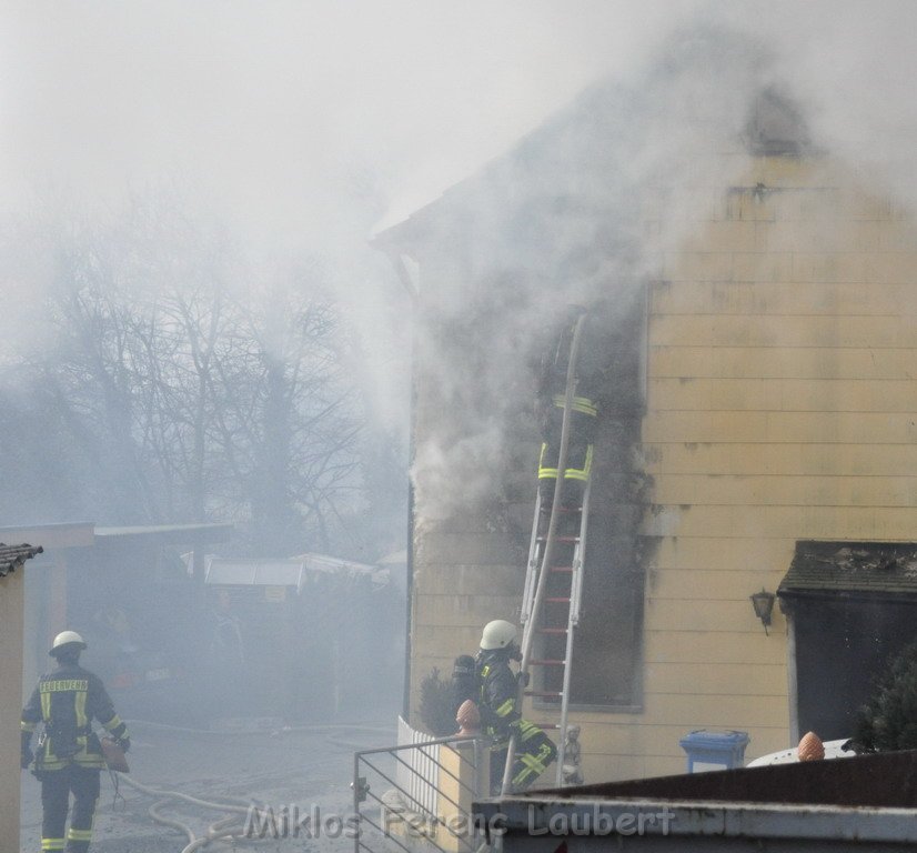 Haus komplett ausgebrannt Leverkusen P17.JPG